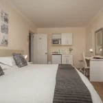 ROOM 4