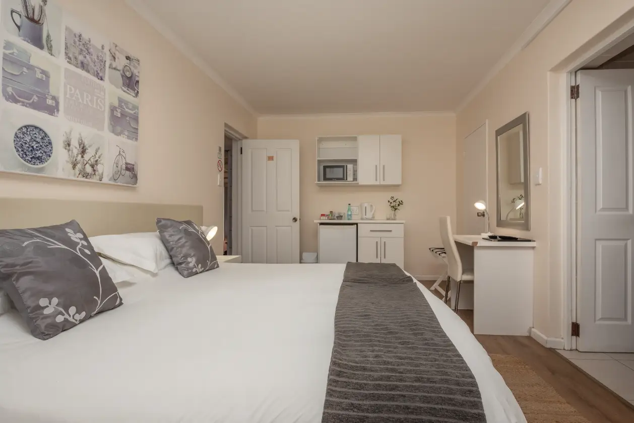 ROOM 4