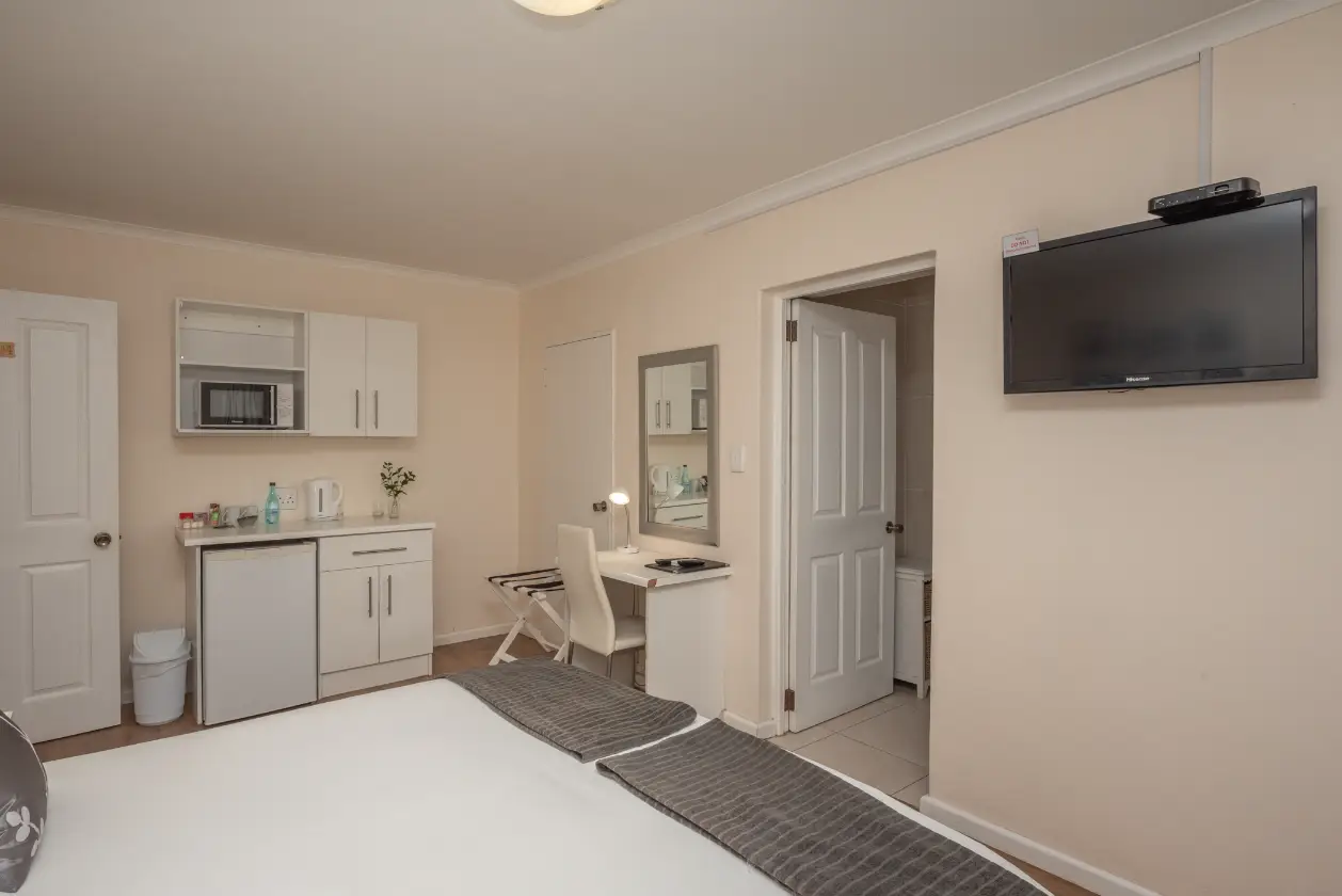 ROOM 4.