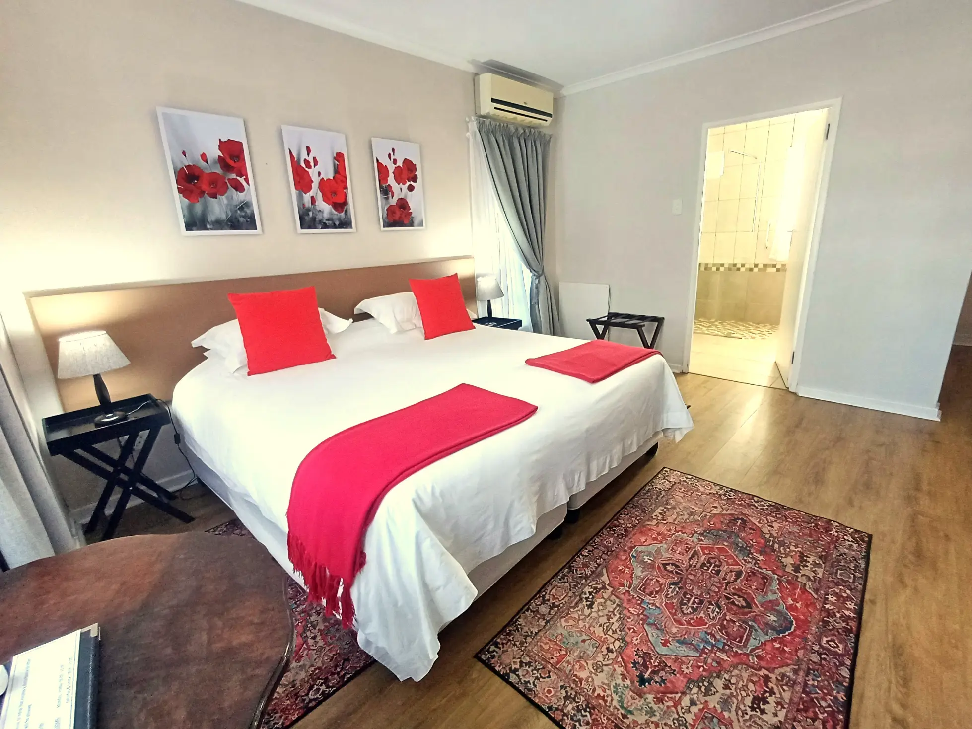 ROOM2