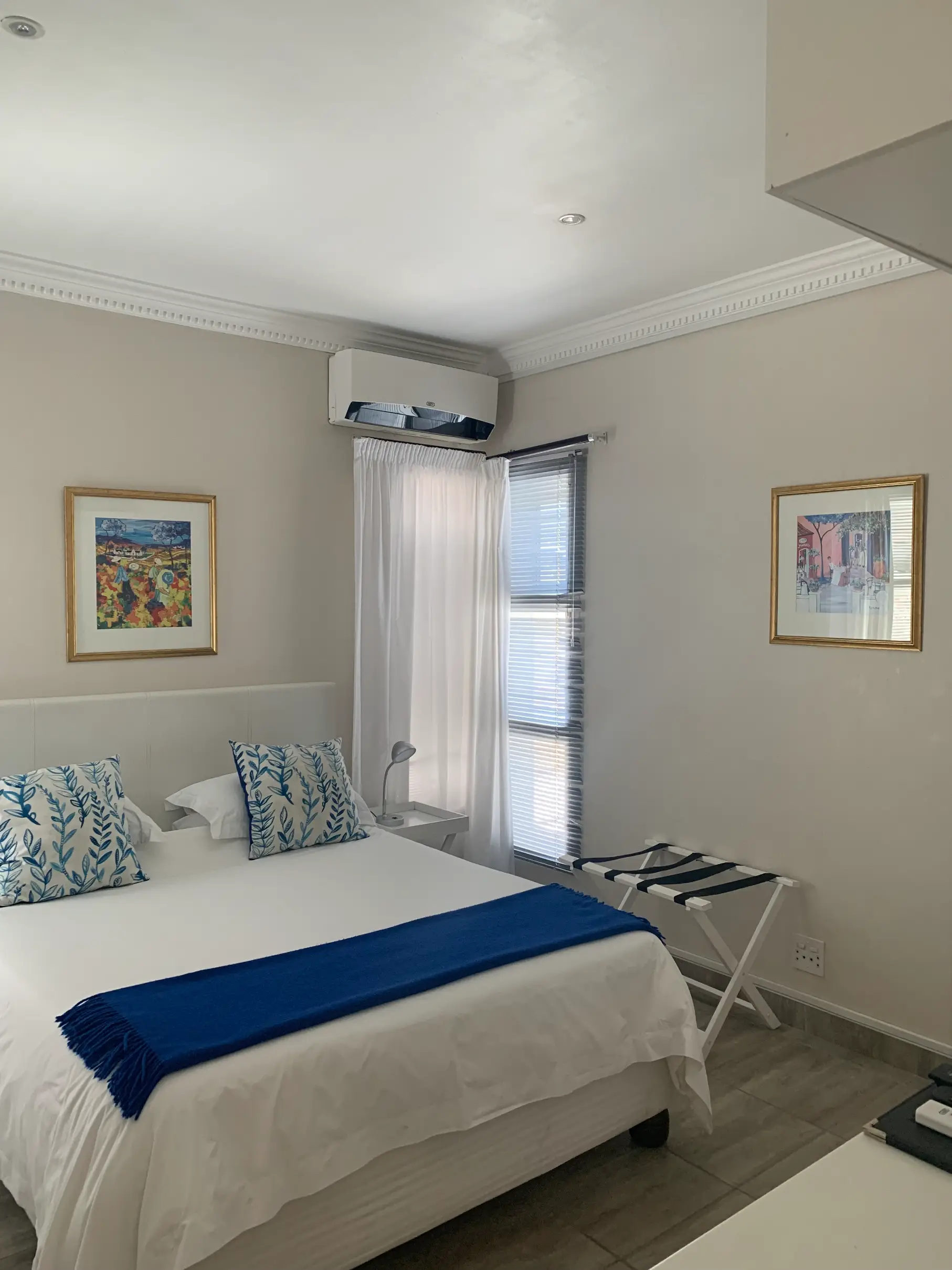 ROOM9