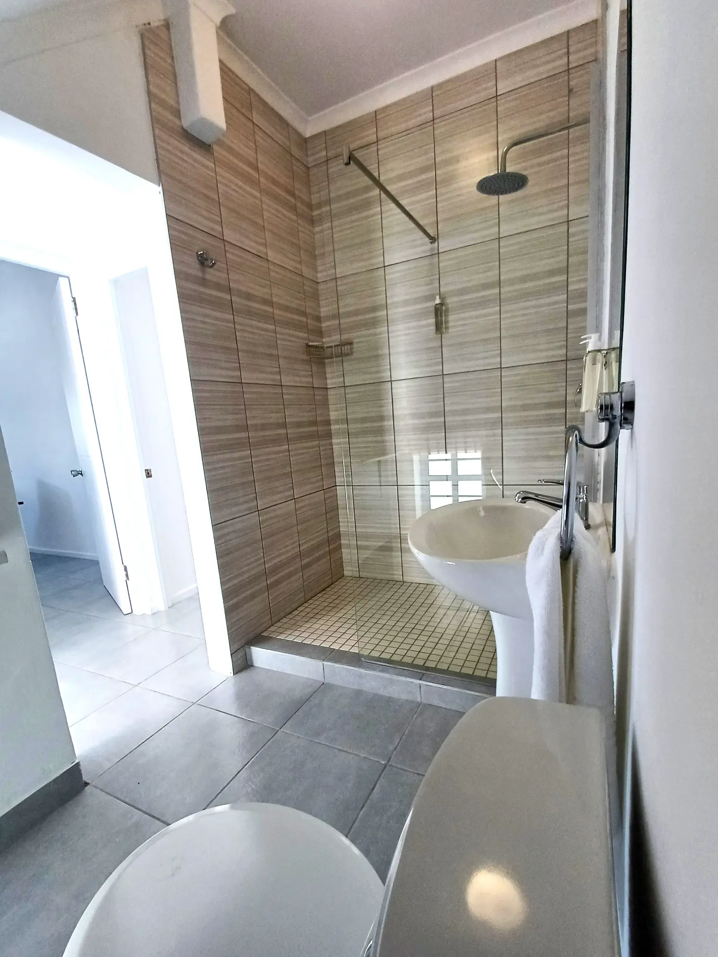 Room 5 (2)
