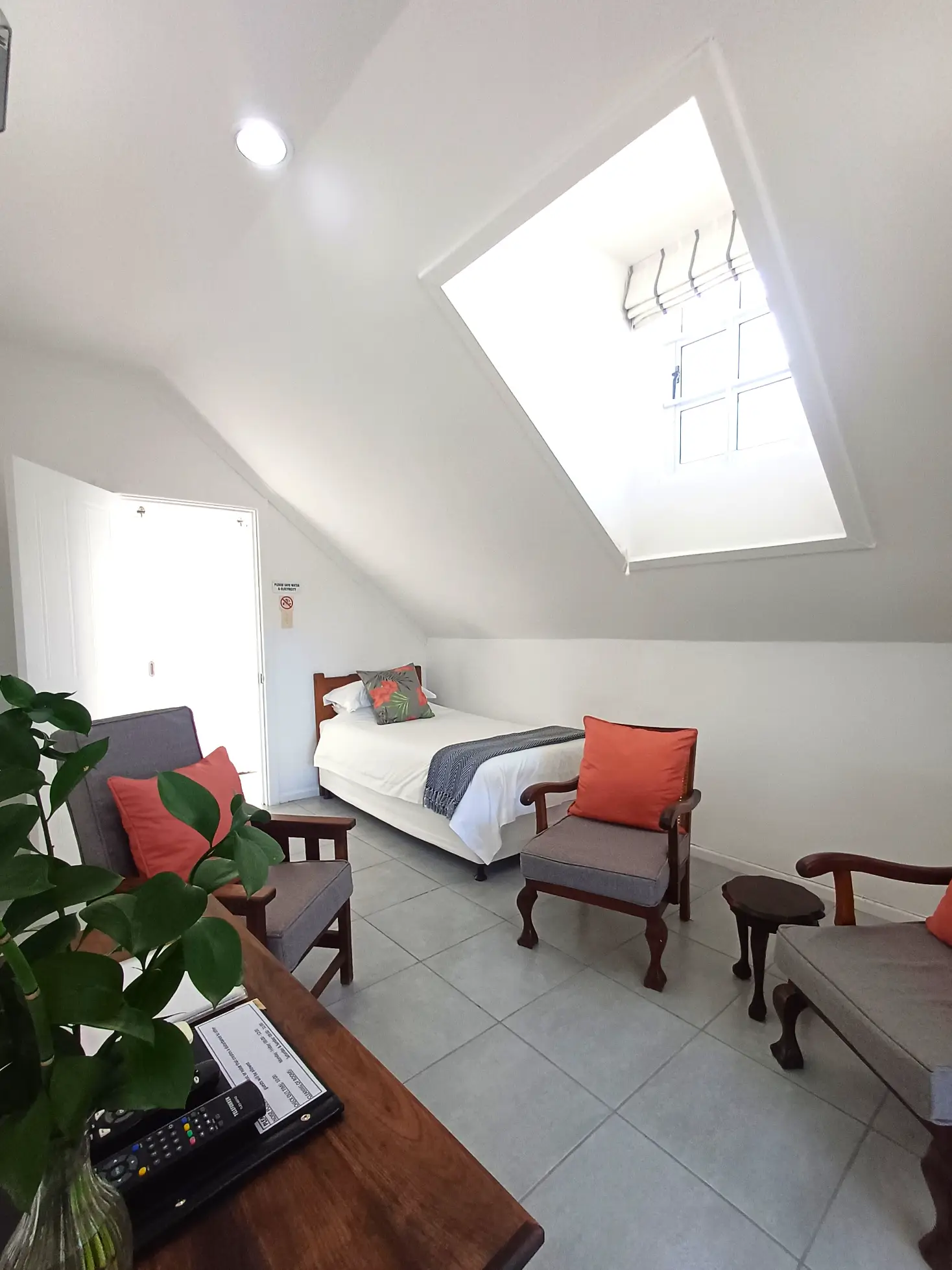Room 5 (6)