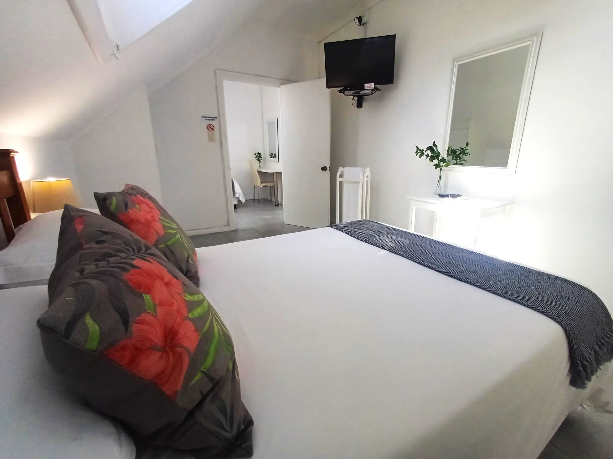 Room 5 (7)